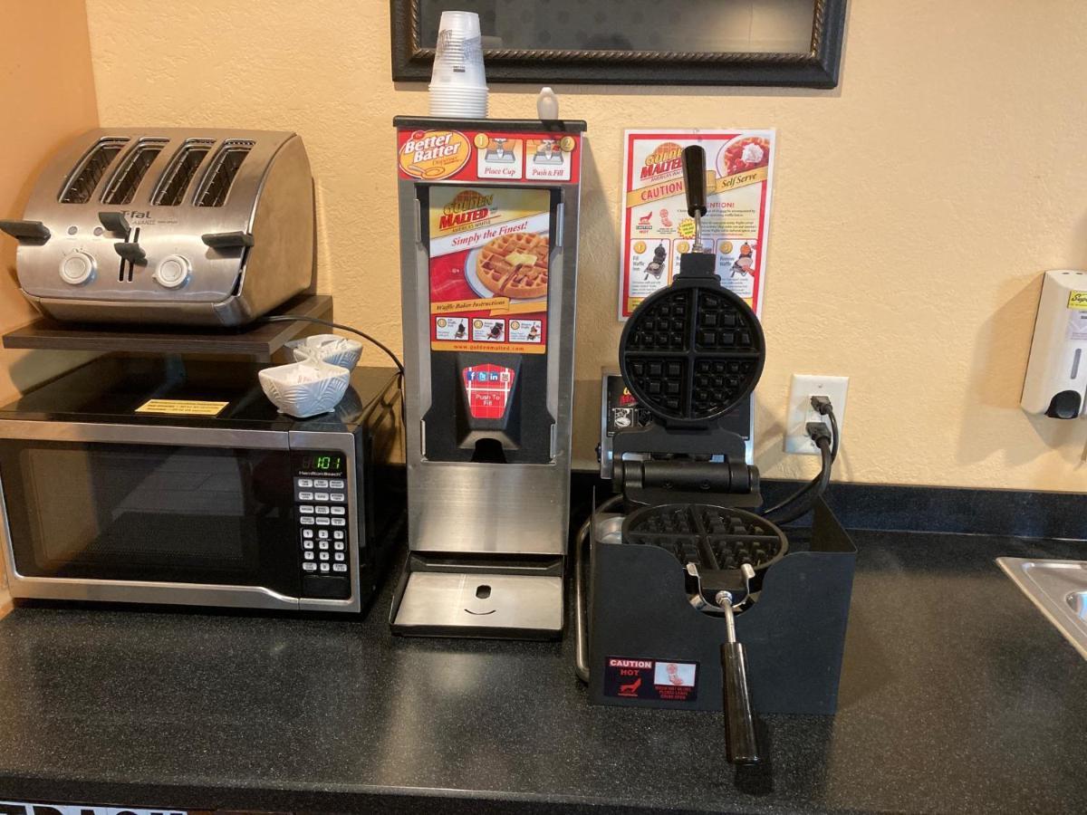 Super 8 By Wyndham Chisago City Extérieur photo