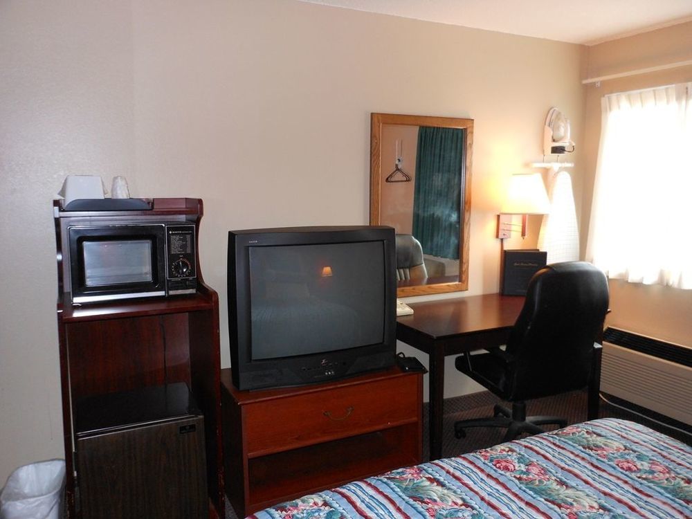 Super 8 By Wyndham Chisago City Chambre photo
